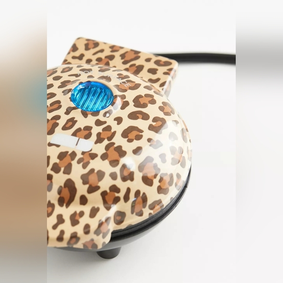 Leopard print mini waffle maker - Picture 4 of 5